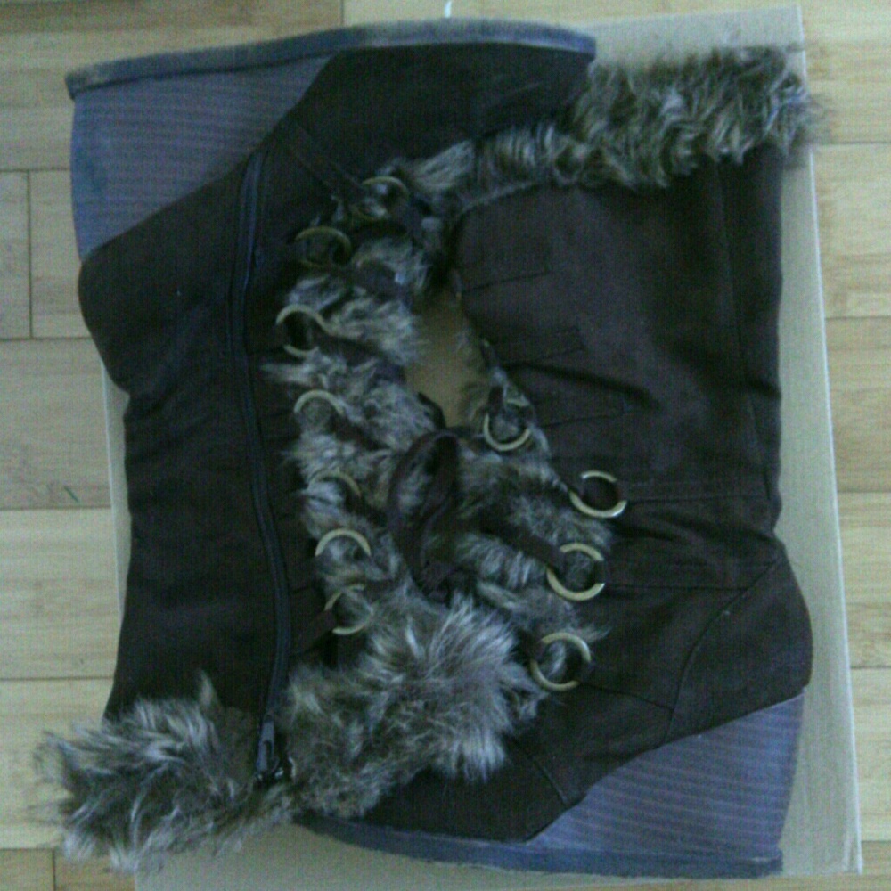 Wedge boots